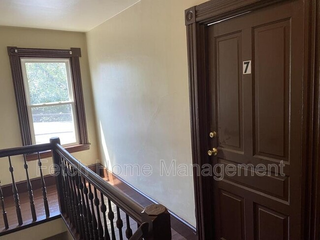 Photo - 722 E King St
