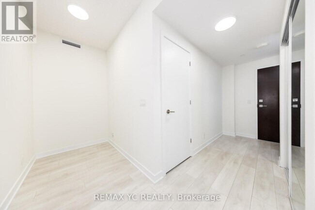 Photo - 2221 Yonge St Unit 1111