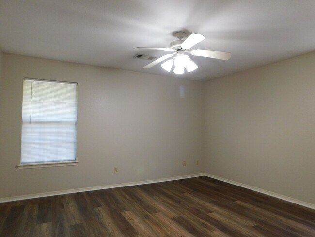 Photo - Charming 2 Bed 2 Bath Duplex Move in Special!