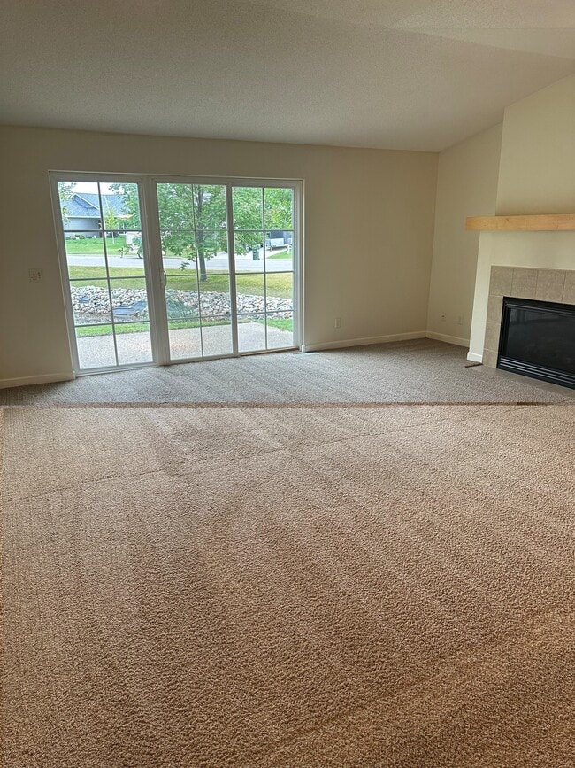 Photo - 1729 Emerald Trl SE