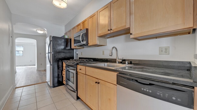 Building Photo - 301 Whittier St NW Unit 105