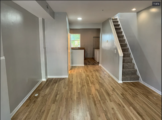 Building Photo - 3 Bedrooms 2 Bathrooms Rental