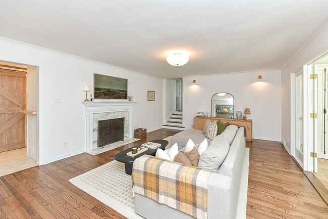 Photo - 5939 Gladden Dr