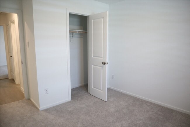 Building Photo - 216 Lantana Ln