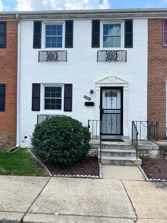 Photo - 5166 Clacton Ave
