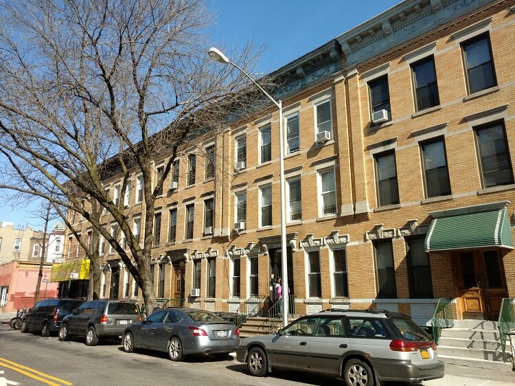 Photo - 961 Seneca Ave