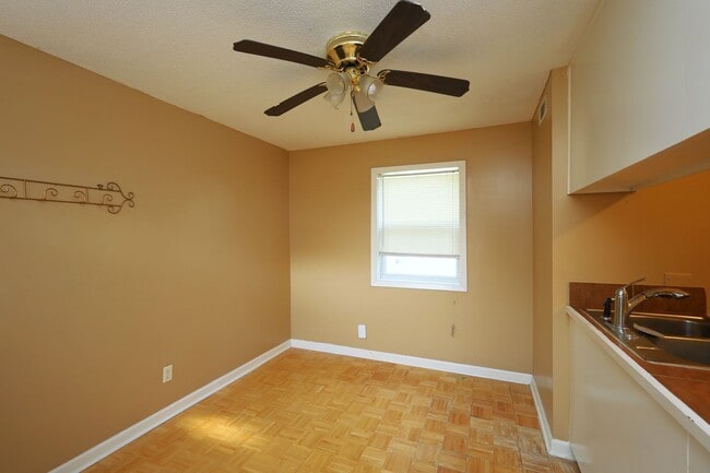 Photo - 5 Crestwood Cir