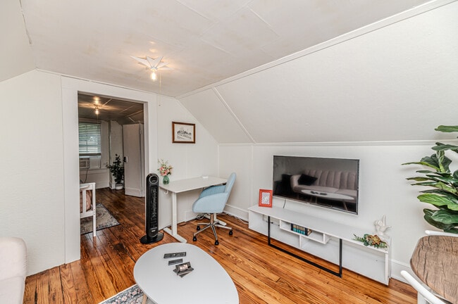 Photo - 508A W Chisholm St