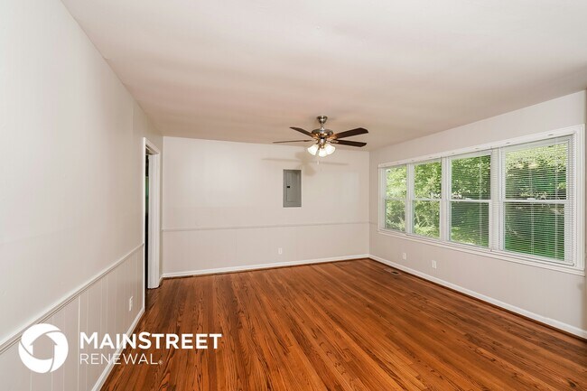 Photo - 2401 4th St NE