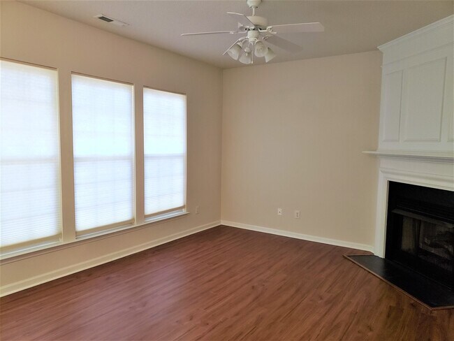 Photo - 115 Brentfield Loop