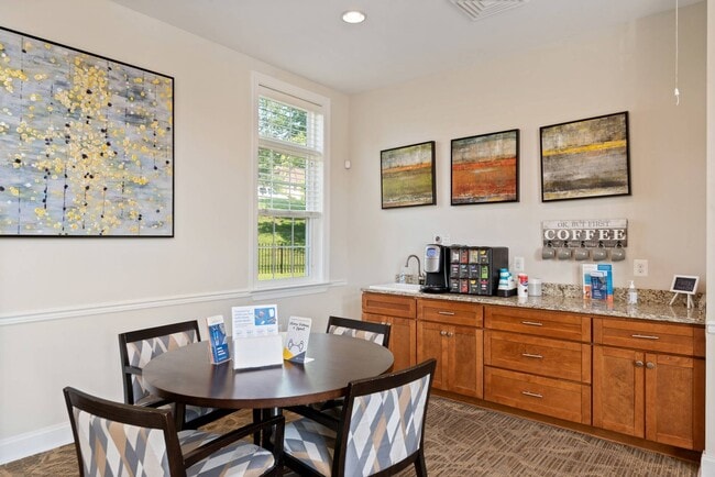 SouthRidge Leasing Office & Resident Lounge