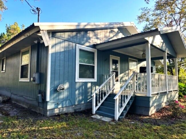 Photo - Island Bungalow, Minutes From the Beach!