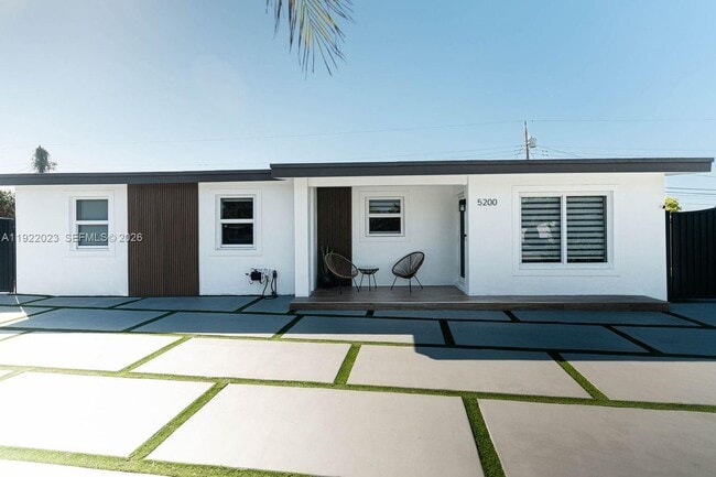 Photo - 5200 SW 114th Ct