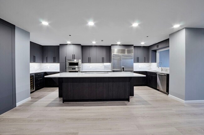 138 W Broadway