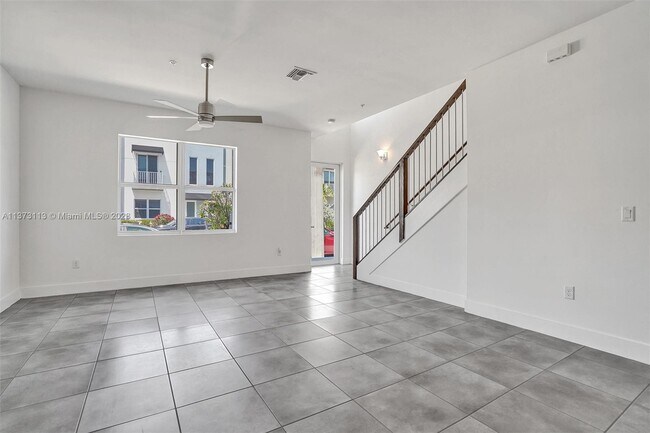 Photo - 400 NE 35th Ct