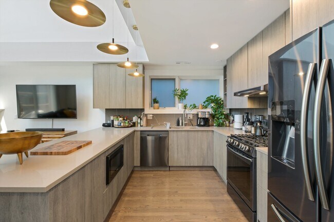 Photo - 2027 W Race Ave