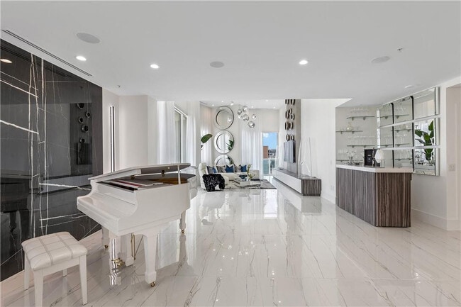 Photo - 350 SE 2nd St Unidad GPH-90