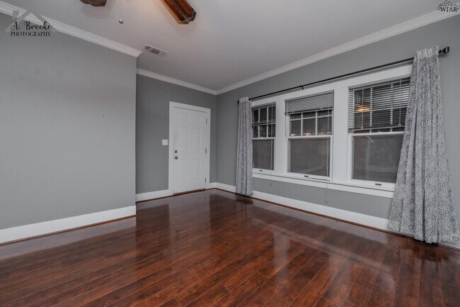 Photo - 2003 Arthur St