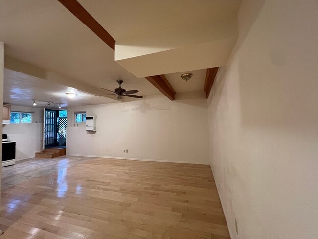 Photo - 1 Pine Ave Unidad 1 Pine - Studio