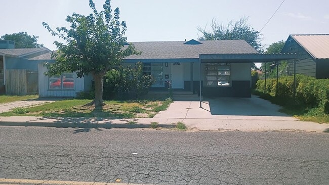 Building Photo - 312 McKnight Dr