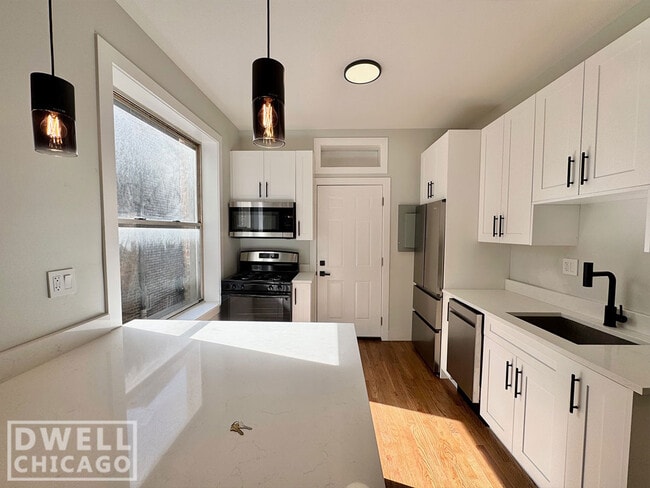 Photo - 956 N Winchester Ave Unidad 1S