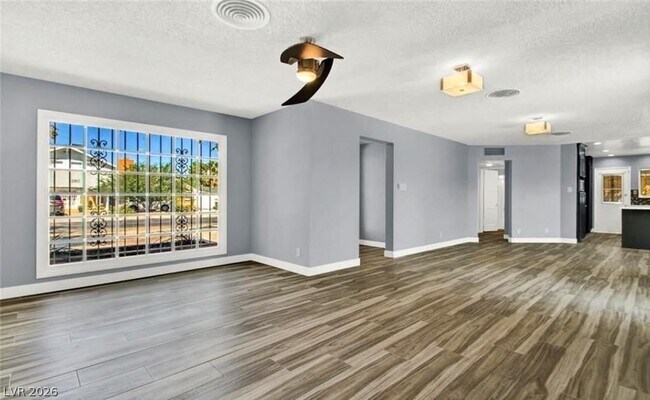 Photo - 1056 E Oakey Blvd