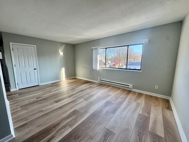 Building Photo - 837 River St Unit 5