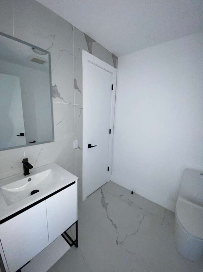 Photo - 286 Hawthorne Ave Unit APT 2
