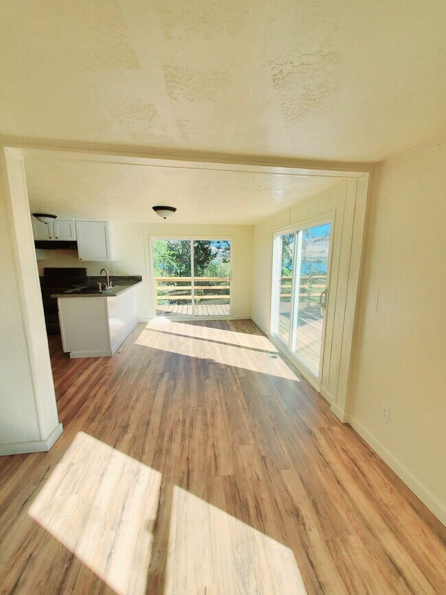 Photo - * PENDING* 3 Bedroom 2 Bath Single Family ...