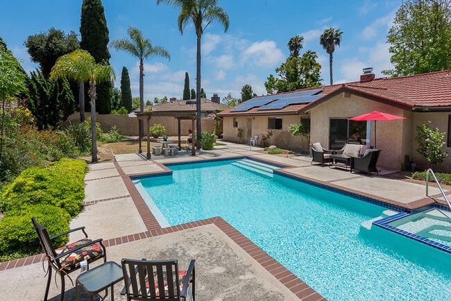 Photo - 465 El Rancho Vista N