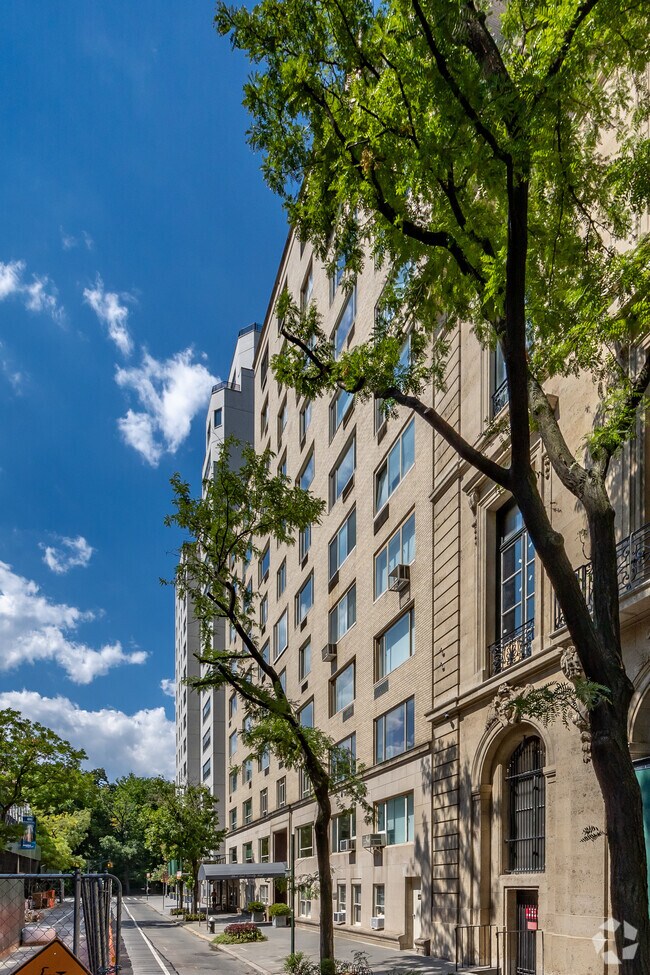 View From Street - 3 E 71st St