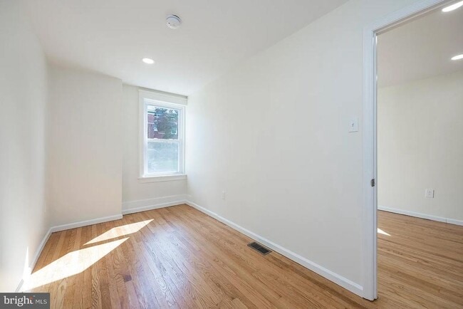 Photo - 554 Main St Unit APT 5