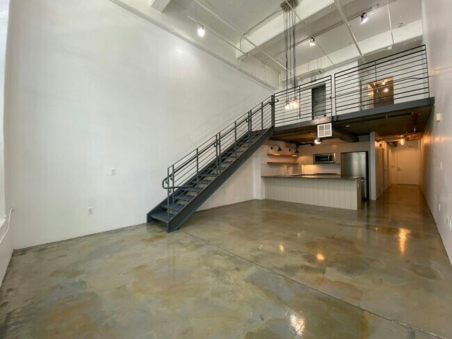 Building Photo - 1130 Flower St Unit 124 Rental