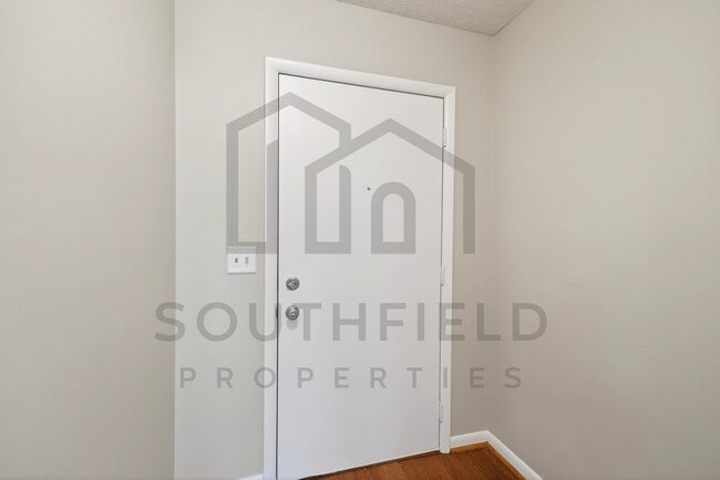 Photo - 1069 Crisfield Dr