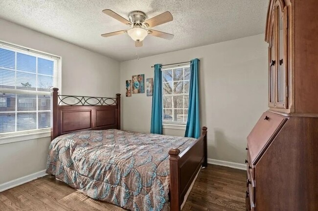 Plaza Hill Manor Apartments
