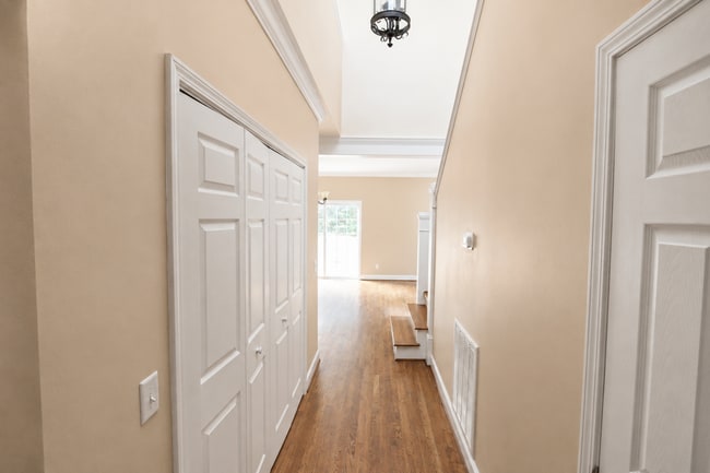 Photo - 112 St James Pl