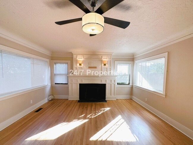 Photo - 314 NE Lombard St