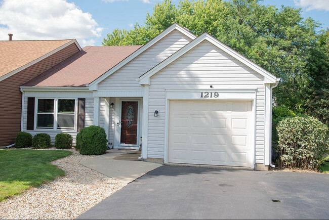 Photo - 1219 Huntington Dr Townhome