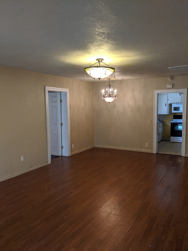 506 E Springer Ave