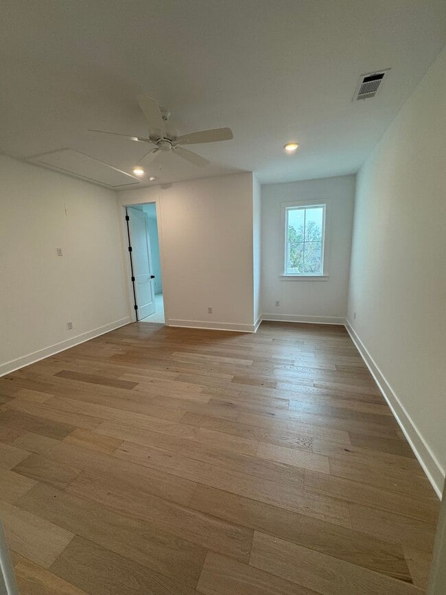 Photo - Belmont 806