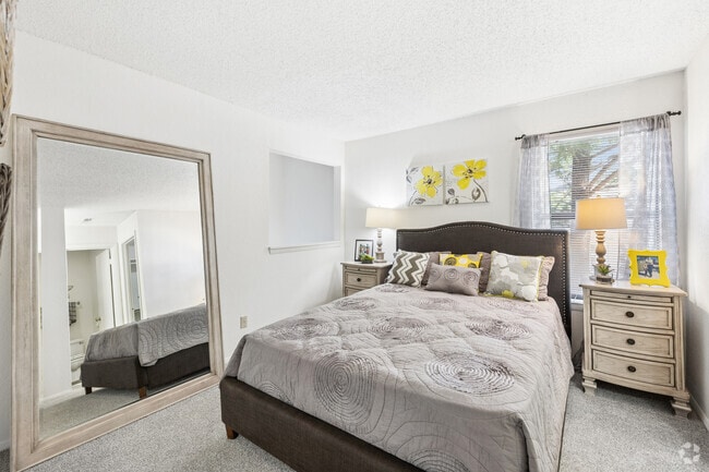 2BR, 2BA - 940SF - Primary Bedroom