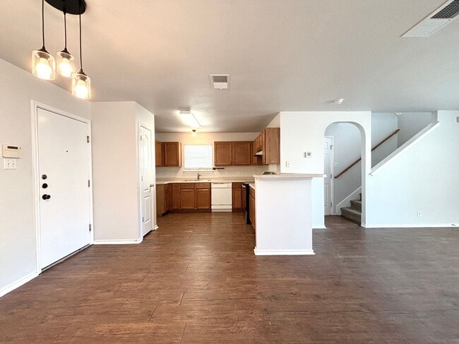 4015 Desert Cir
