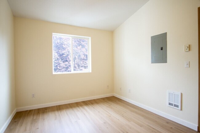 Photo - Top-Floor 1 Bdr w/ Private Balcony w/ FREE RENT Ready Now! Unit C2