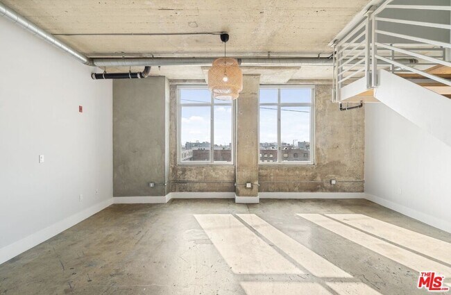 Photo - 825 East 4th St Unidad 507