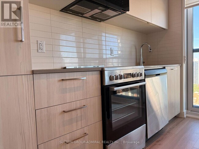 Photo - 65 Mutual St Unit 1901