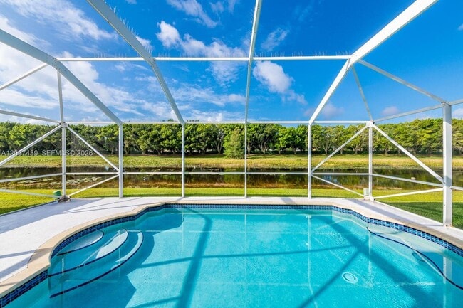 Building Photo - 801 Tanglewood Cir