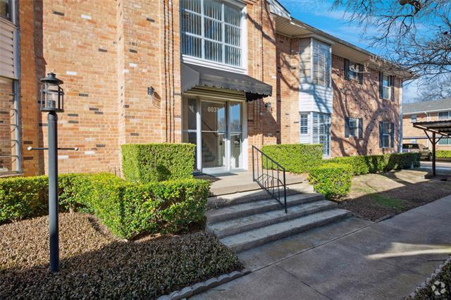 Building Photo - 6037 Sandhurst Ln Unit B Rental