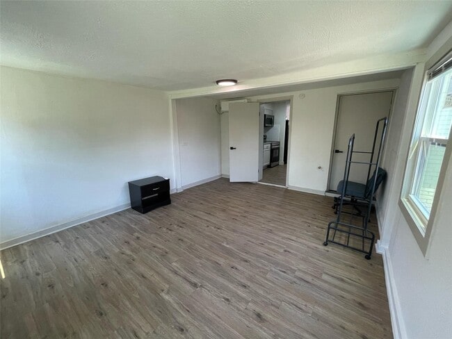 Photo - 411 Guyer St