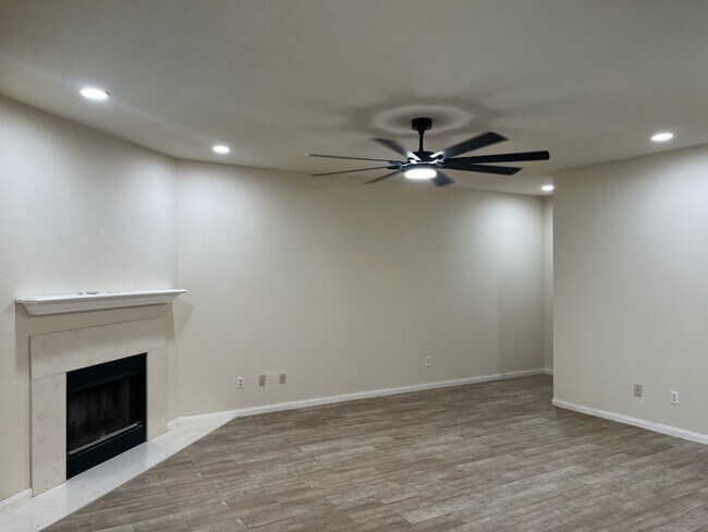 Building Photo - 9707 Richmond Ave. Unit 113 Rental