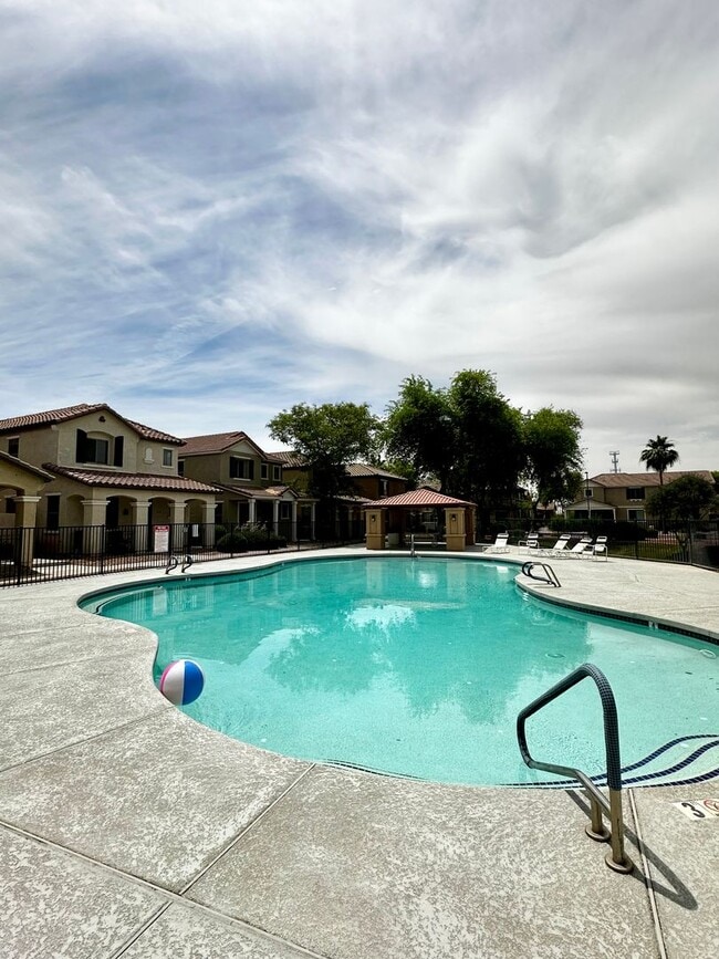 Photo - HIGHLY DESIRABLE 3 BEDROOM HOME NEAR DOWNTOWN GILBERT